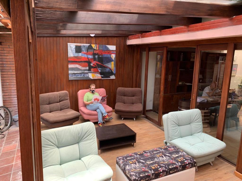 Acogedor Hostal Usaquen La Parada Del Tren 보고타 외부 사진